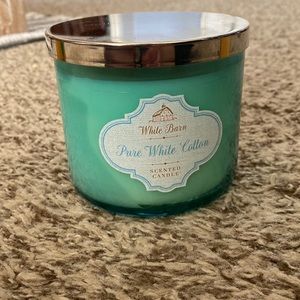 Bath and body works pure white cotton candle